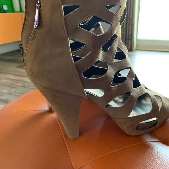 N by Nicole Miller open caged booties brown 11 - Picture 3 of 4